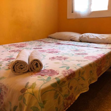 Motorsport Barcelona Hostel Ngoại thất bức ảnh