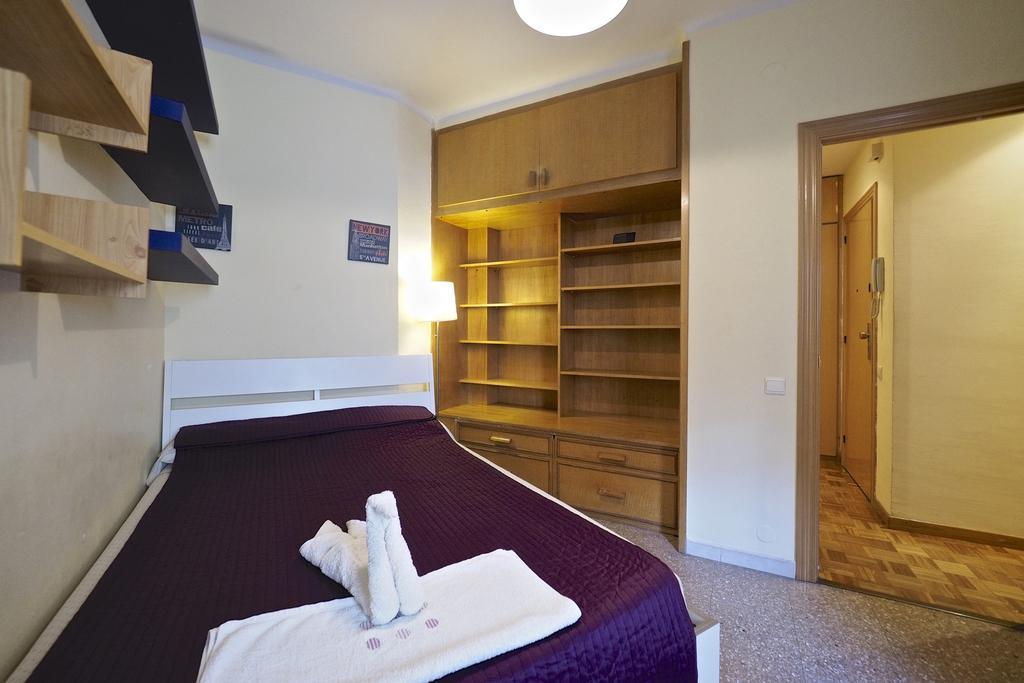 Motorsport Barcelona Hostel Ngoại thất bức ảnh