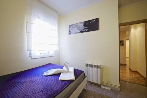 Motorsport Barcelona Hostel Ngoại thất bức ảnh